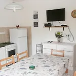 Daire Charming In + Garden Gdinj