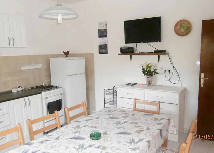 Apartamento Charming In + Garden Gdinj