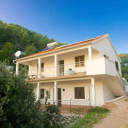 Charming In + Garden * Gdinj