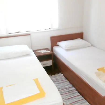 Charming In + Garden * Gdinj