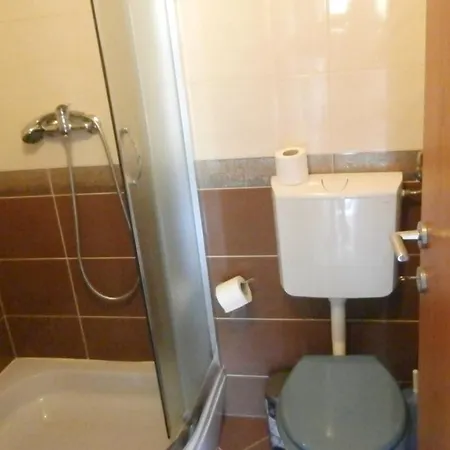 Charming In + Garden Apartamento Gdinj