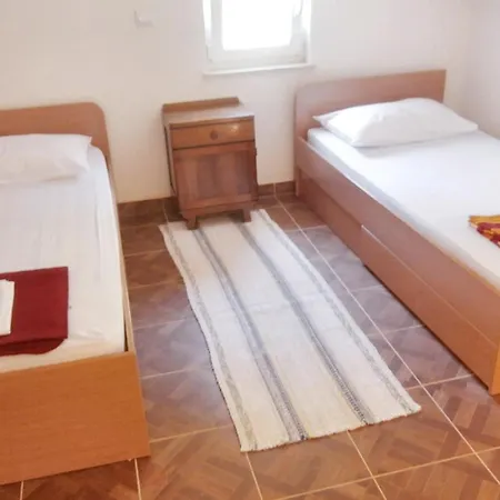 Charming In + Garden Gdinj