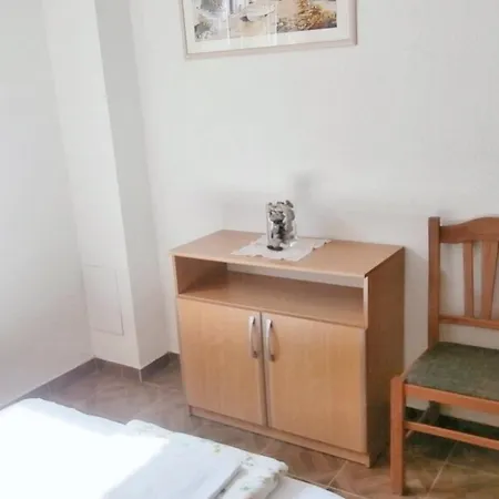 Charming In + Garden * Gdinj