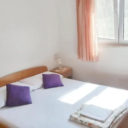 Charming In + Garden * Gdinj