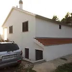 Charming In + Garden * Gdinj