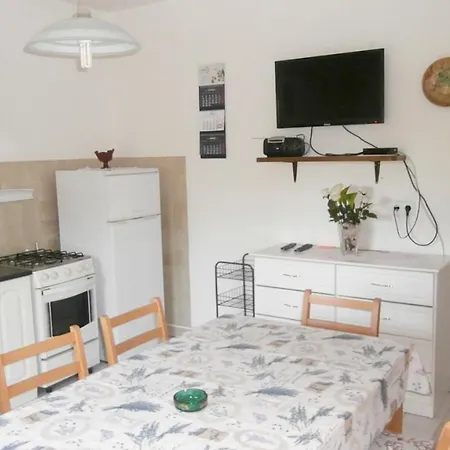 דירה Charming In + Garden Gdinj